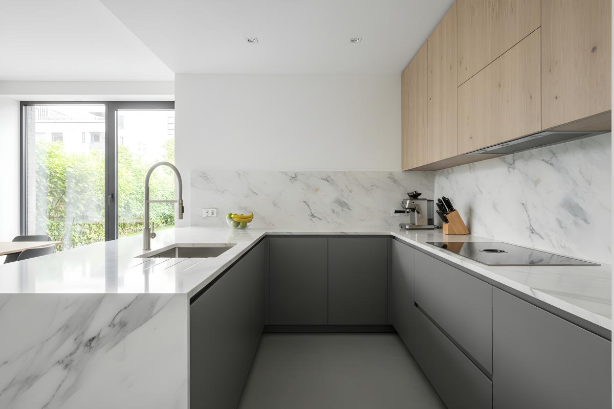 Alpine White - minimalistyczna biel z subtelnymi żyłkami