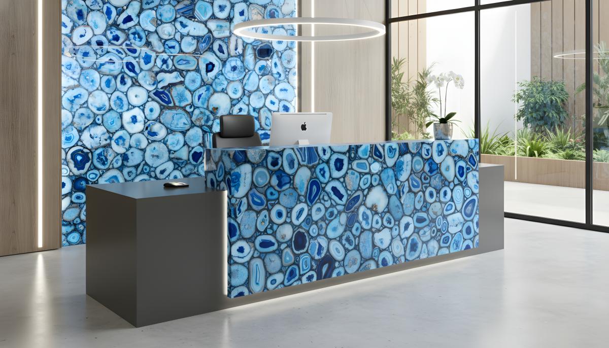 Niebieska Agata Black ze Sri Lanki tworzy świetlistą mozaikę po podświetleniu. Idealna na biżuteryjne blaty, panele i stoliki.